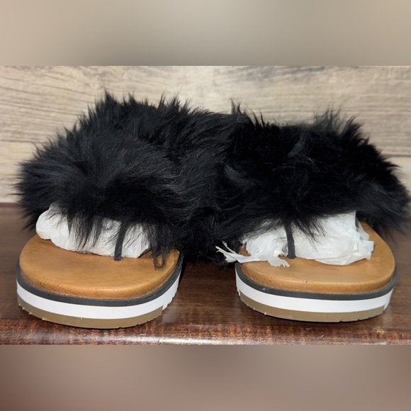 UGG Holly Sheepskin Fluffy Black Casual Fashion Strappy Sandal Womens Sz 7- New - Picture 8 of 16